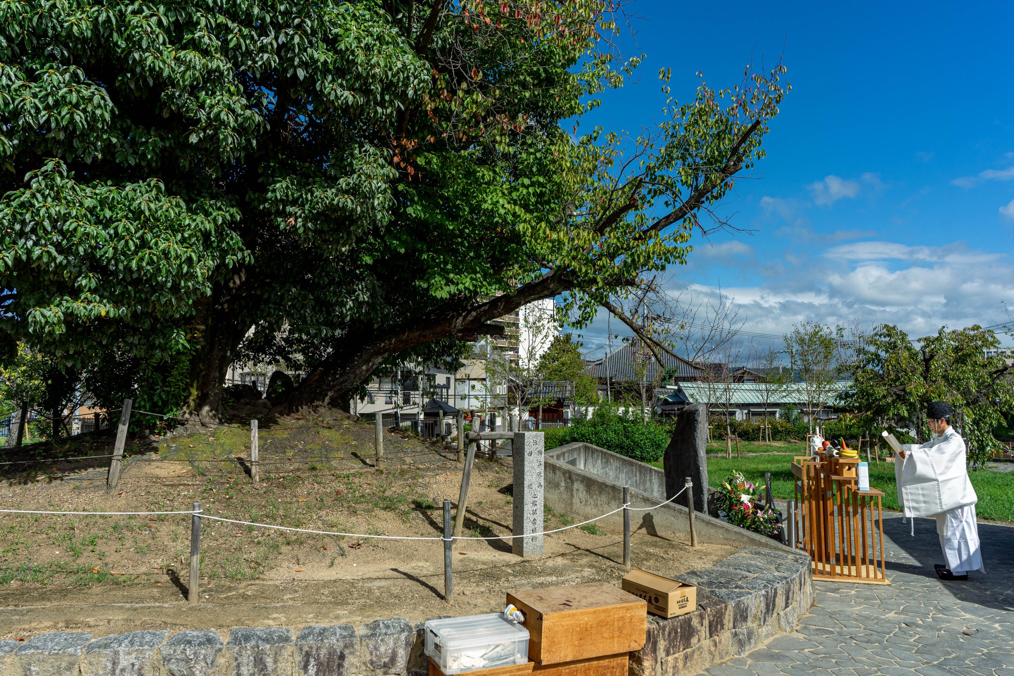 アテルイ・モレ慰霊祭にて祝詞を呼び上げる宮司