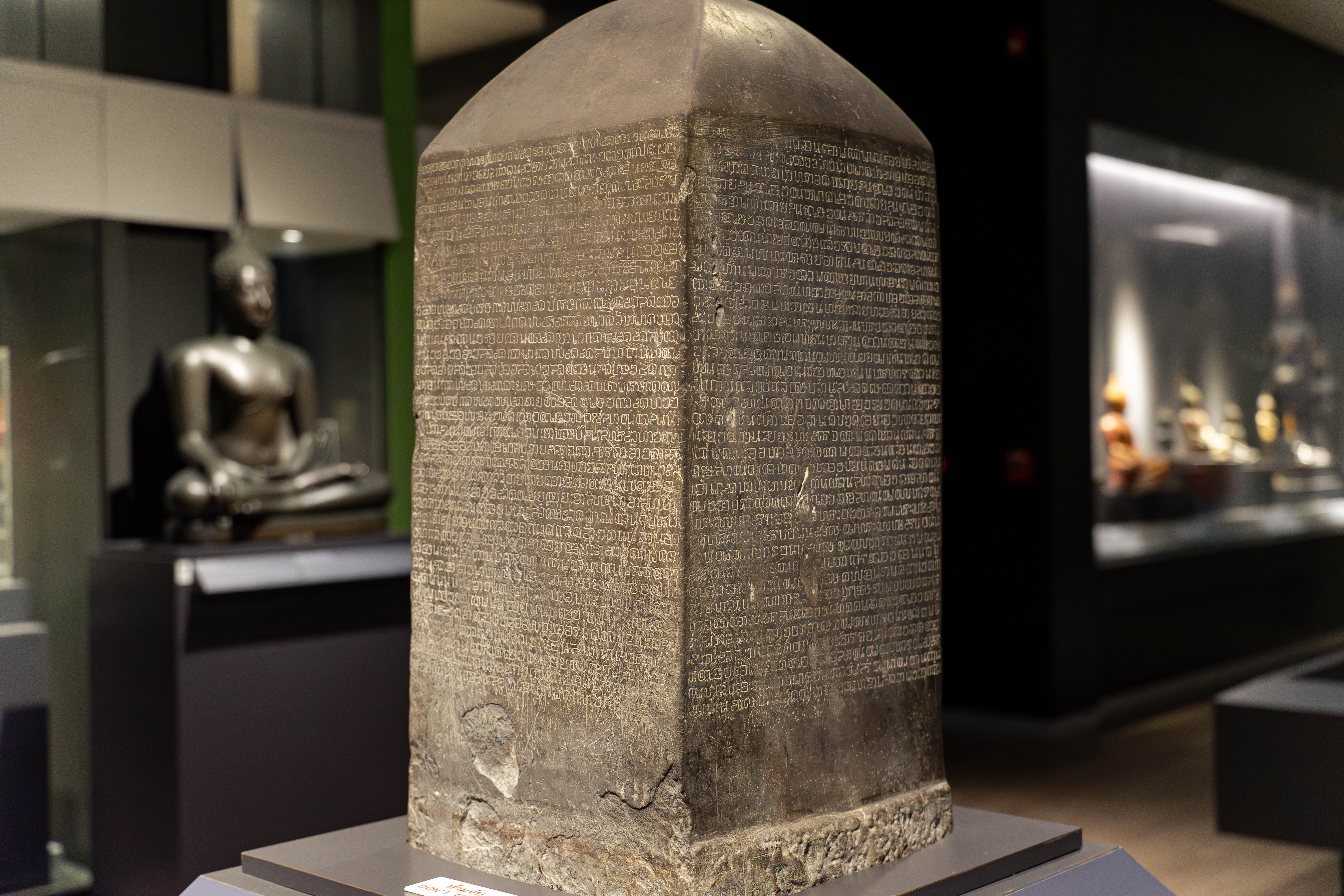 ラームカムヘーン王碑文 – 近代国家形成の指針となった疑惑の文献