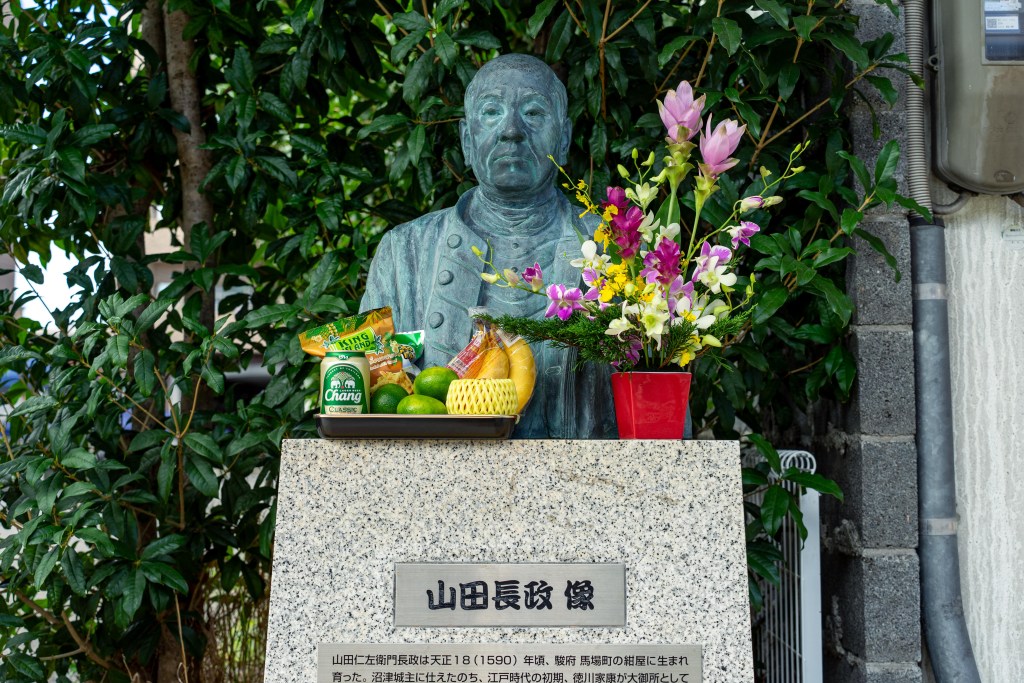 山田長政像